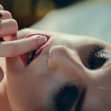 Salutem beneficia gaudens